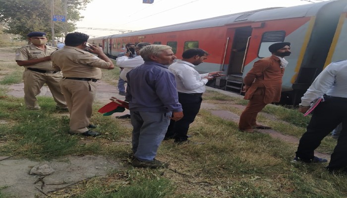Bilaspur Rajdhani Express coach caught Fire in Jhansi