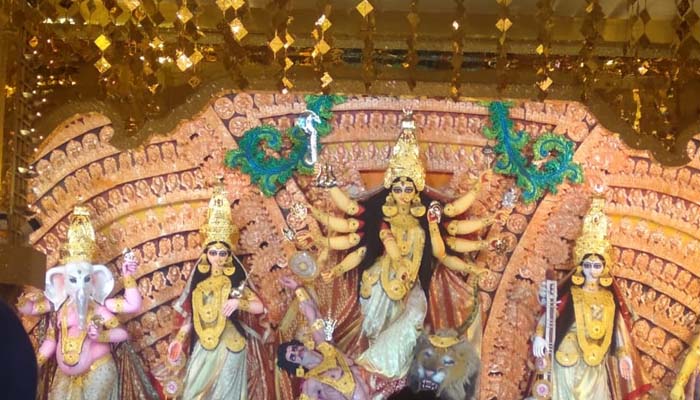 अभी-अभी बड़ा फैसला: दुर्गा पूजा पंडाल में एंट्री को मंजूरी, सिंदूर खेला पर हुआ ये निर्णय