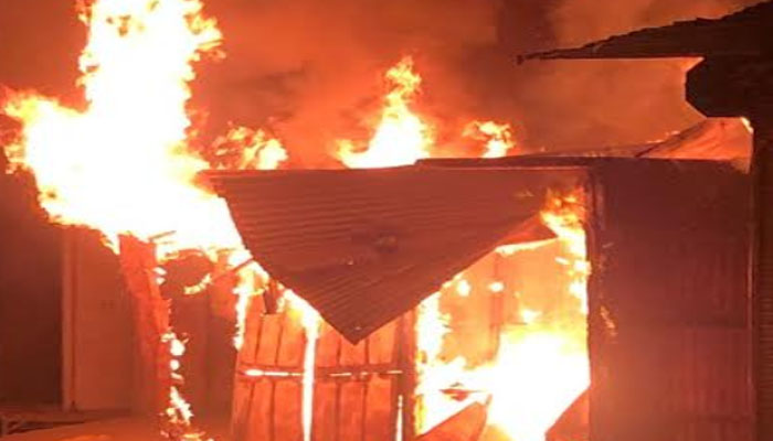व्यापारी की मौत: आग में जला जिंदा, दुकान में लगी भीषण आग