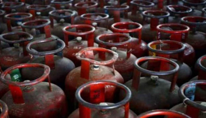 LPG सिलेंडर पर बड़ी खबर: सब्सिडी को लेकर हुआ ऐसा, रुक गया पेमेंट