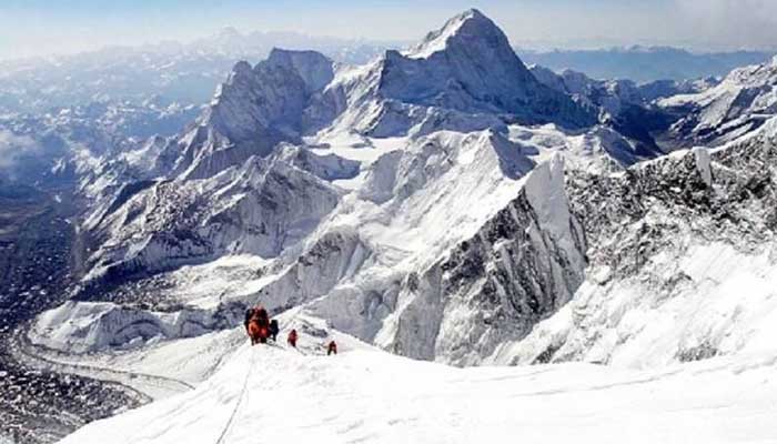 खत्म हो रहा हिमालय: तेजी से पिघल रही चोटी की बर्फ, वैज्ञानिकों की चिंता बढ़ी
