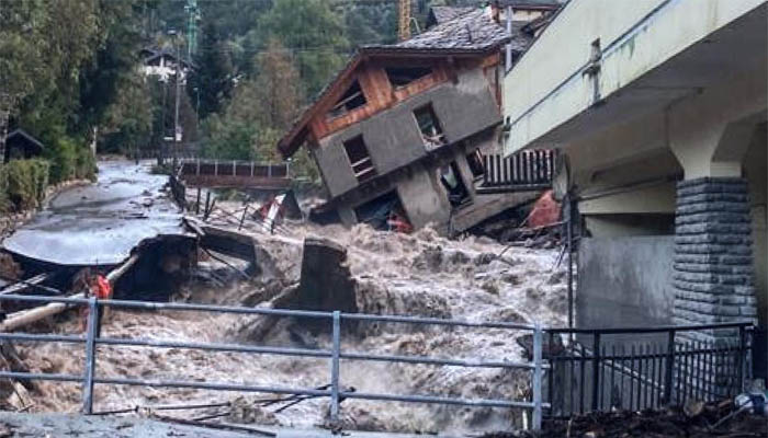 भीषण तूफान ने मचाई तबाही: 7 लोगों की मौत, कई लापता, भारी बारिश का अलर्ट
