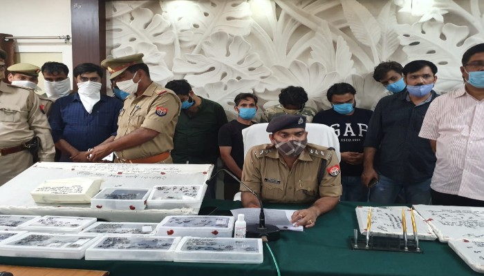 Jhansi police arrested gambling gang 12 members Satta king link to dubai