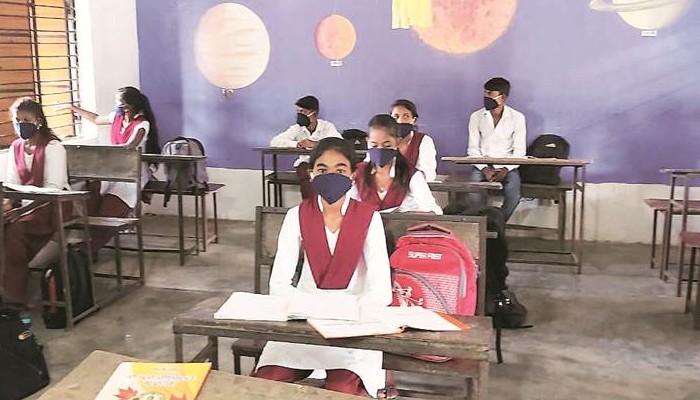 UP lucknow Schools reopen for classes 10-12 students from October 15