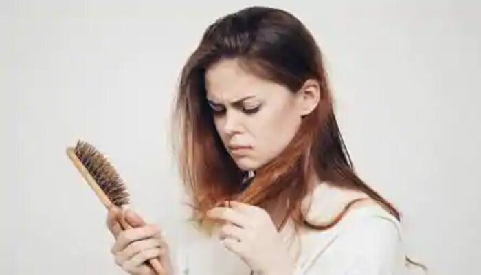 बालों से रहें सावधान: अगर झड़ रहे तो हो सकता है कोरोना, जाने पूरी डीटेल