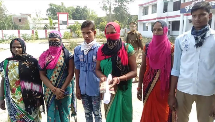 पुलिस से भिड़ी महिलाएंः हत्यारोपी की तलाश, दबिश दी थी जैतपुर पुलिस ने