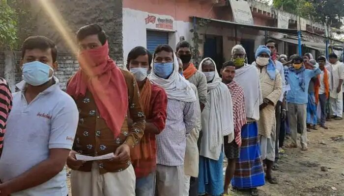 बिहार में मतदान की धीमी रफ्तार, कहीं देर से शुरू हुई वोटिंग तो कहीं EVM हुई खराब