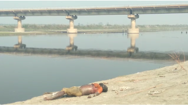 priest dead body found at yamuna river baghpat