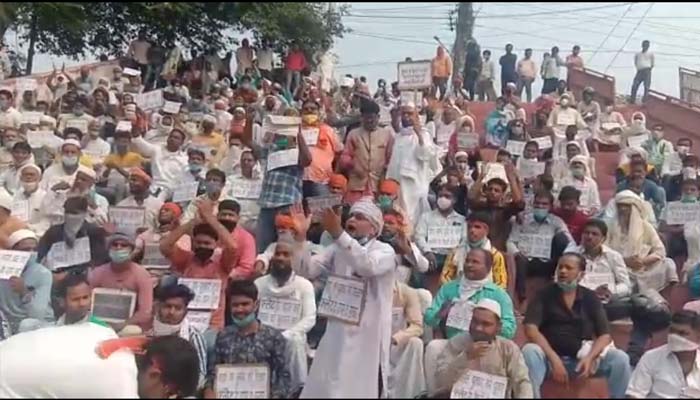 सपा और कांग्रेस साथ: काशी में बुनकरों के आंदोलन ने लिया सियासी रंग