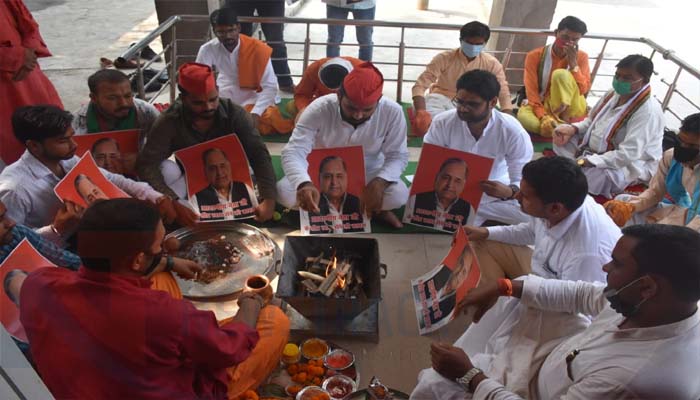 sp worker worship for mulayam singh-2