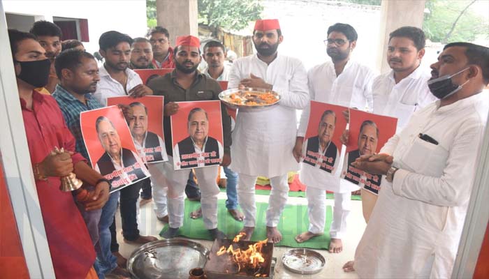sp worker worship for mulayam singh