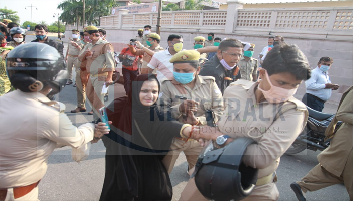 महिलाओं दलितों पर हमले को लेकर प्रदर्शन, पुलिस ने किया गिरफ्तार