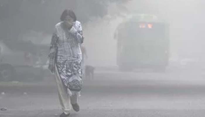दिल्ली की हवा में जहर: खतरे में लोगों की जान, प्रदूषण से बिगड़े हालात