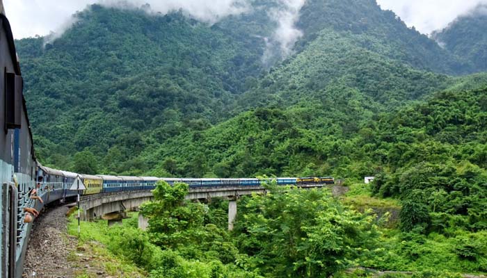 रेलवे का बड़ा ऐलान: फेस्टिव सीजन में यात्रियों को खास तोहफा, ऐसे उठाएं लाभ