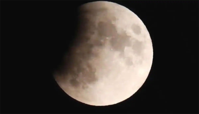 30 नवंबर को चंद्रग्रहण: जानिए ग्रहण से जुड़ी बातें, यहां मिलेगी सारी जानकारी