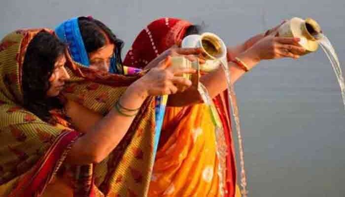 Chhath Pooja: आज डूबते सूर्य को दिया जाएगा अर्घ्य, ऐसे शुरू हुई ये परंपरा