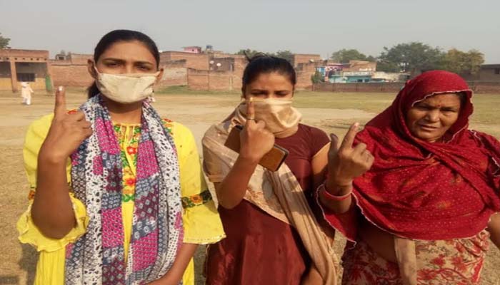 UP उपचुनाव: घाटमपुर में शांतिपूर्ण हुआ मतदान, महिलाओं ने किया कमाल