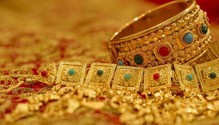 सस्ता GOLD ले जाएं: दिवाली में मिल रहा इतना सस्ता, लग गई खरीदारों की लाइन