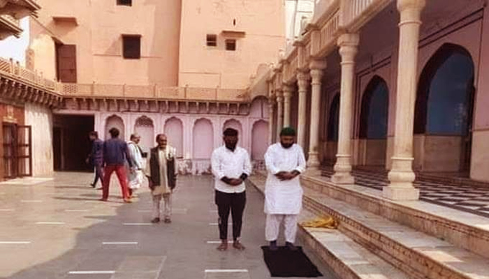 मंदिर में नमाज की निंदा: हिंदू-मुसलमान भी साथ आए, सबने कहा इसे गलत