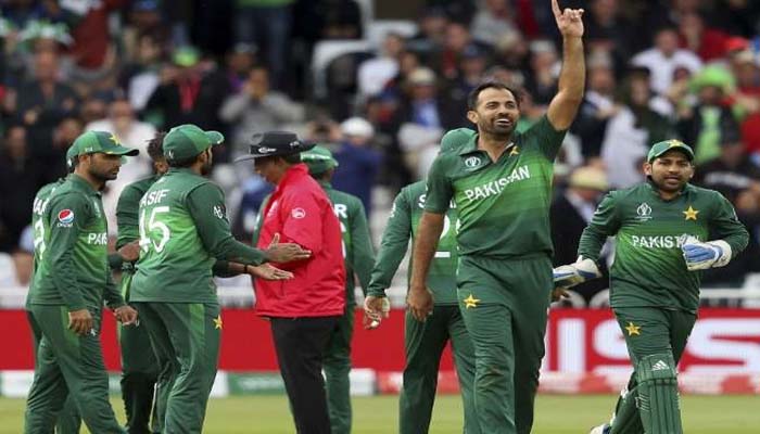 पाकिस्तान टीम को चेतावनी: 7 क्रिकटरों को हुआ कोराना, अब मिलेगी ये कड़ी सजा