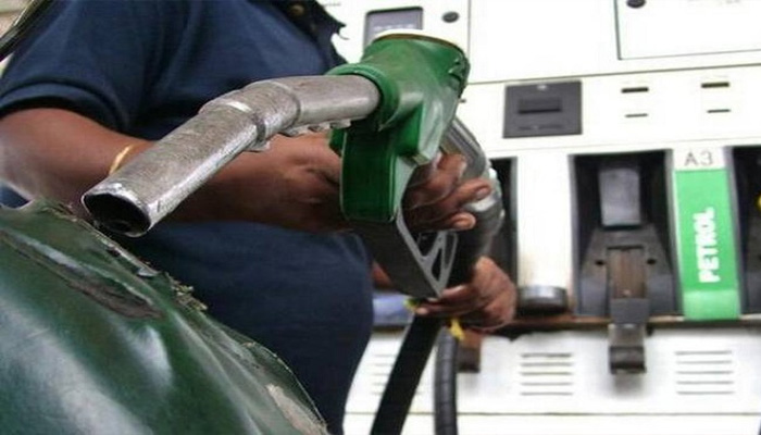 Petrol-Diesel: जनता को मिली राहत, पेट्रोल-डीजल हुआ सस्ता, चेंक करें नया रेट
