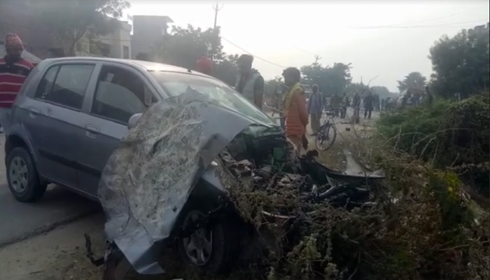 रायबरेली में भयंकर हादसा: बस-कार की जोरदार टक्कर, आधा दर्जन लोग हुए घायल