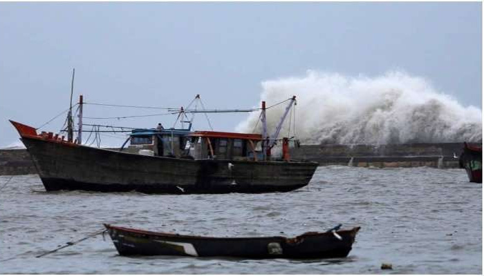 तूफान से हिला भारत: तबाही इन राज्यों को निगलने को तैयार, IMD का हाई-अलर्ट जारी