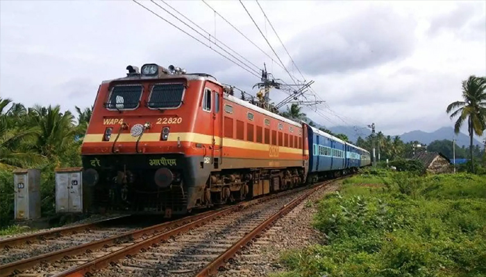मुंबई में रेलवे का मेगा ब्लॉक: कई ट्रेन सेवाएं निलंबित, कई के मार्ग बदले