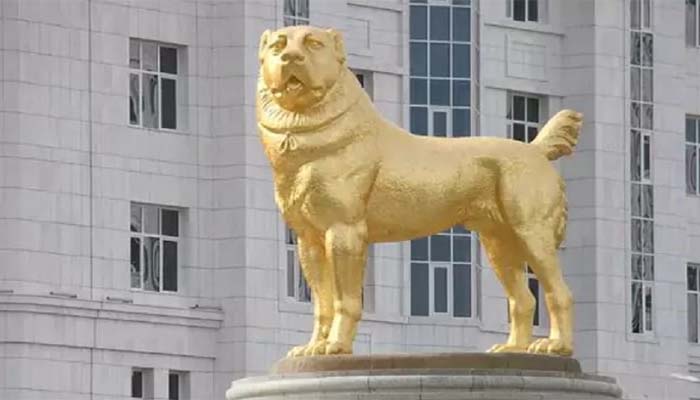 सोने के कुत्ते की मूर्ती: 50 फुट है इसकी उंचाई, 24 कैरेट सोने से बनाया गया