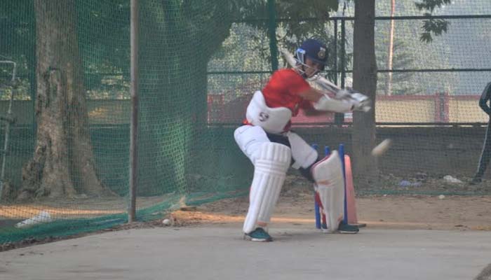 राजस्थान रॉयल्स का ये खिलाड़ी गोरखपुर में लगा रहा चौके-छक्के, इसलिए छोड़ी मुंबई