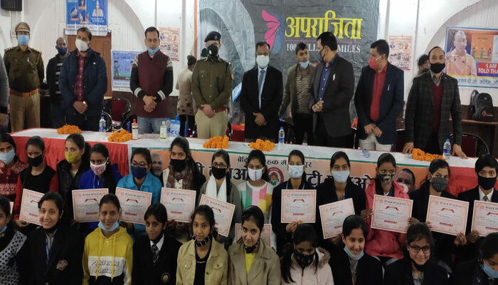जौनपुर: मिशन शक्ति अभियान कार्यक्रम में 60 बेटियां पुरस्कृत, SP ने कही ये बात