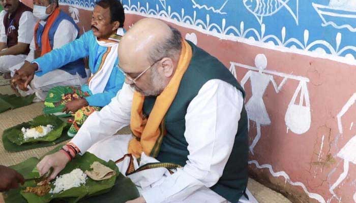बंगाल में अमित शाह: किसान के घर किया भोजन, ये नेता भी रहे मौजूद