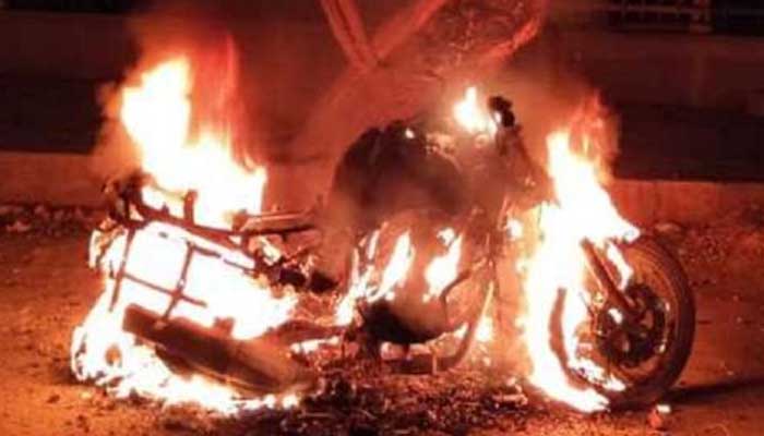 Agra crowd burnt vehicles
