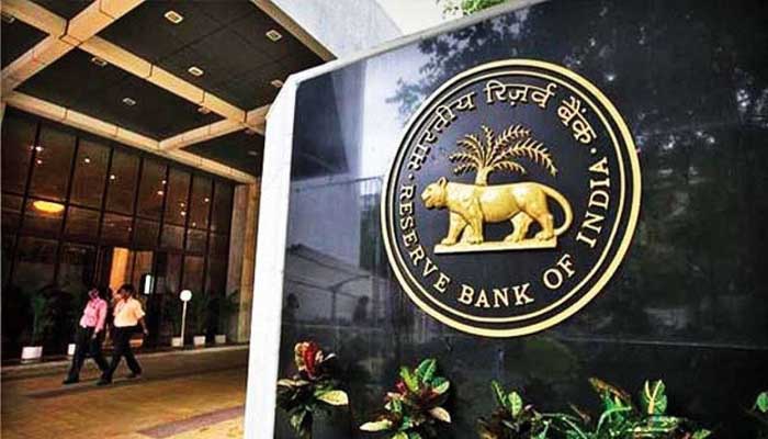 बैंक ग्राहकों को तगड़ा झटका: RBI ने लिया ये बड़ा फैसला, जानिए क्या होगा असर
