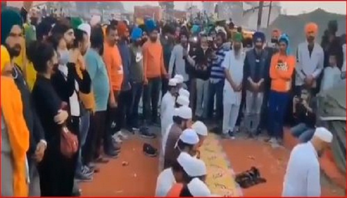 किसान आंदोलन में मुस्लिमों ने पढ़ी नमाज, वायरल हुआ ये वीडियो