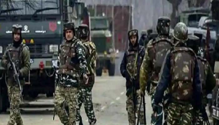 जम्मू-कश्मीर: आतंकियों और सुरक्षाबलों में मुठभेड़, सेना ने दो दहशतगर्दों को घेरा