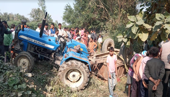 श्रद्धालुओं के साथ भयानक हादसा: खाई में गई पूरी ट्रैक्टर ट्रॉली, बलरामपुर की घटना