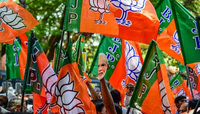रोक BJP के कमल पर: पार्टी को लगा तगड़ा झटका, दायर हुई चिह्न पर याचिका