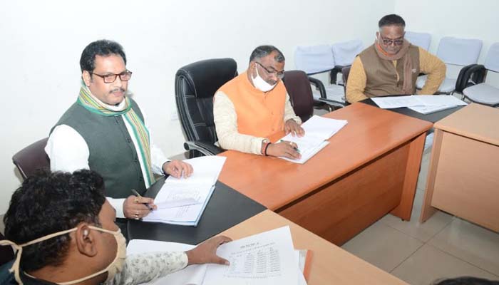 राज्य मंत्री गिरीश चंद्र यादव ने की झांसी विकास प्राधिकरण की समीक्षा, दिए ये निर्देश
