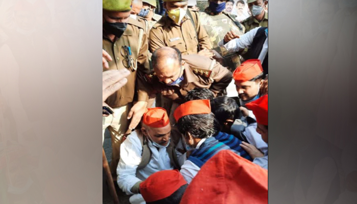 सपाइयों-पुलिस में घमासान: मेरठ में किसान यात्रा पर बवाल, 50 कार्यकर्ता हिरासत में