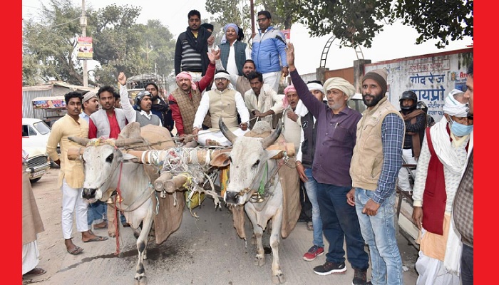 बलिया में युवा चेतना का प्रदर्शनः अन्नदाता त्रस्त-सरकार मस्त, जीत किसान की होगी