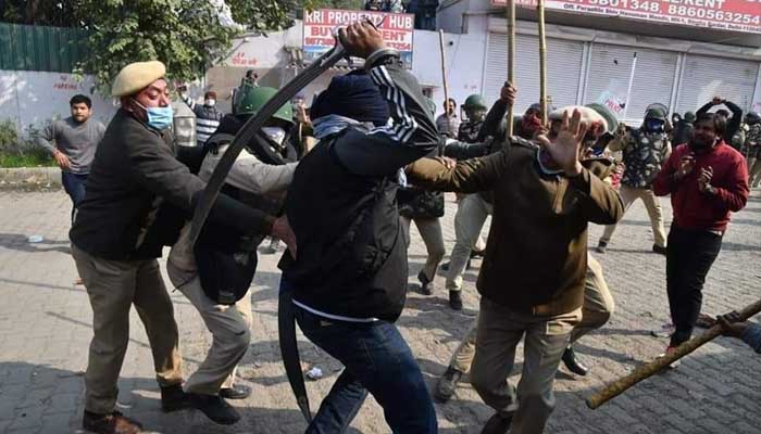 सिंघु बॉर्डर पर भारी बवाल: SHO पर तलवार से हुआ हमला, कई पुलिसकर्मी घायल