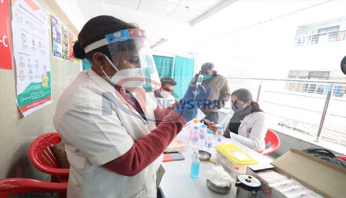 यूपी में 3 करोड़ कोविड टेस्टः खतरा हुआ कम, इस दिन फ्रंट लाइन कर्मियों का टीकाकरण