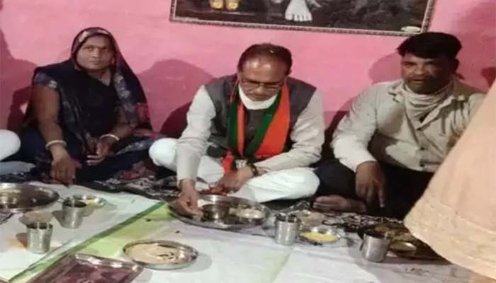 गरीबों के घर मेहमान बन रहे CM शिवराज सिंह चौहान, कांग्रेस ने कसा तंज