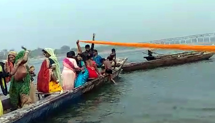 Madhya Pradesh Boat Overturned in Narmada River Due to Women Dancing People Drown One died another Lost 