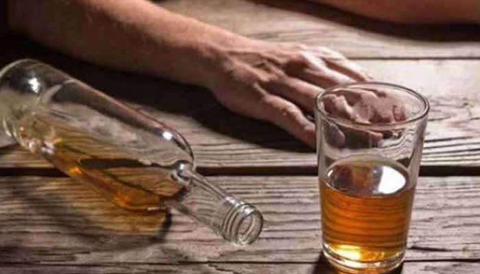 प्रतापगढ़ में जहरीली शराब का कहर: दो मजदूरों की मौत, कई की हालत गंभीर