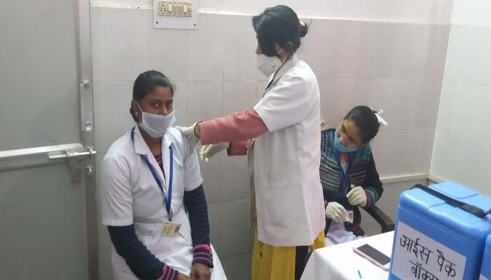 हमीरपुर में सफल रहा वैक्सीन का ड्राइ रन, टीकाकरण को तैयार स्वास्थ्य विभाग