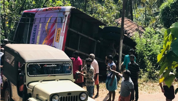 kerala Bus Accident collided into house in rajapuram 6 of wedding party killed 40 injured