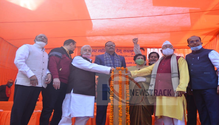 अमर शहीद हेमू कालानी के शहीदी दिवस पर ब्रजेश पाठक व संयुक्ता भाटिया ने किया प्रतिमा का अनावरण