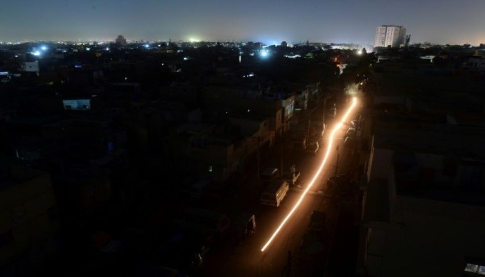 massive-blackout-in-pakistan-several-cities-including-islamabad-karachi-slip-into-darkness